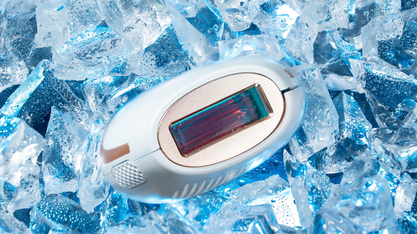 The state-of-the-art Sapphire Ice-Cooling technology of the Elegtime IPL Hair Removal Handset helps prevent skin burns.